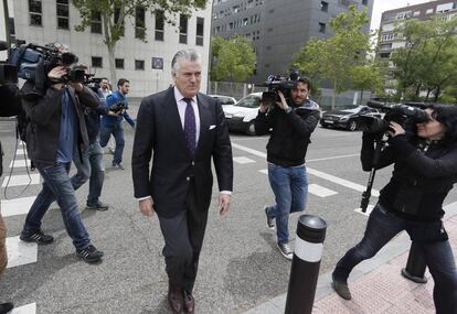 Luis Bárcenas saliendo de los juzgados de Plaza de Castilla.