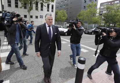 Luis B&aacute;rcenas saliendo de los juzgados de Plaza de Castilla.