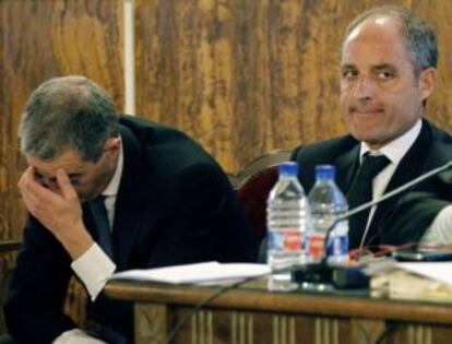 Camps (derecha) y Costa, el pasado 12 de enero durante el juicio por el 'caso Gürtel'.