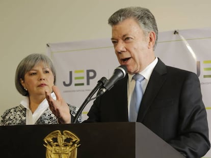 El presidente Juan Manuel Santos junto a la magistrada Patricia Linares, presidenta de la Jurisdicción Especial para la Paz (JEP). 