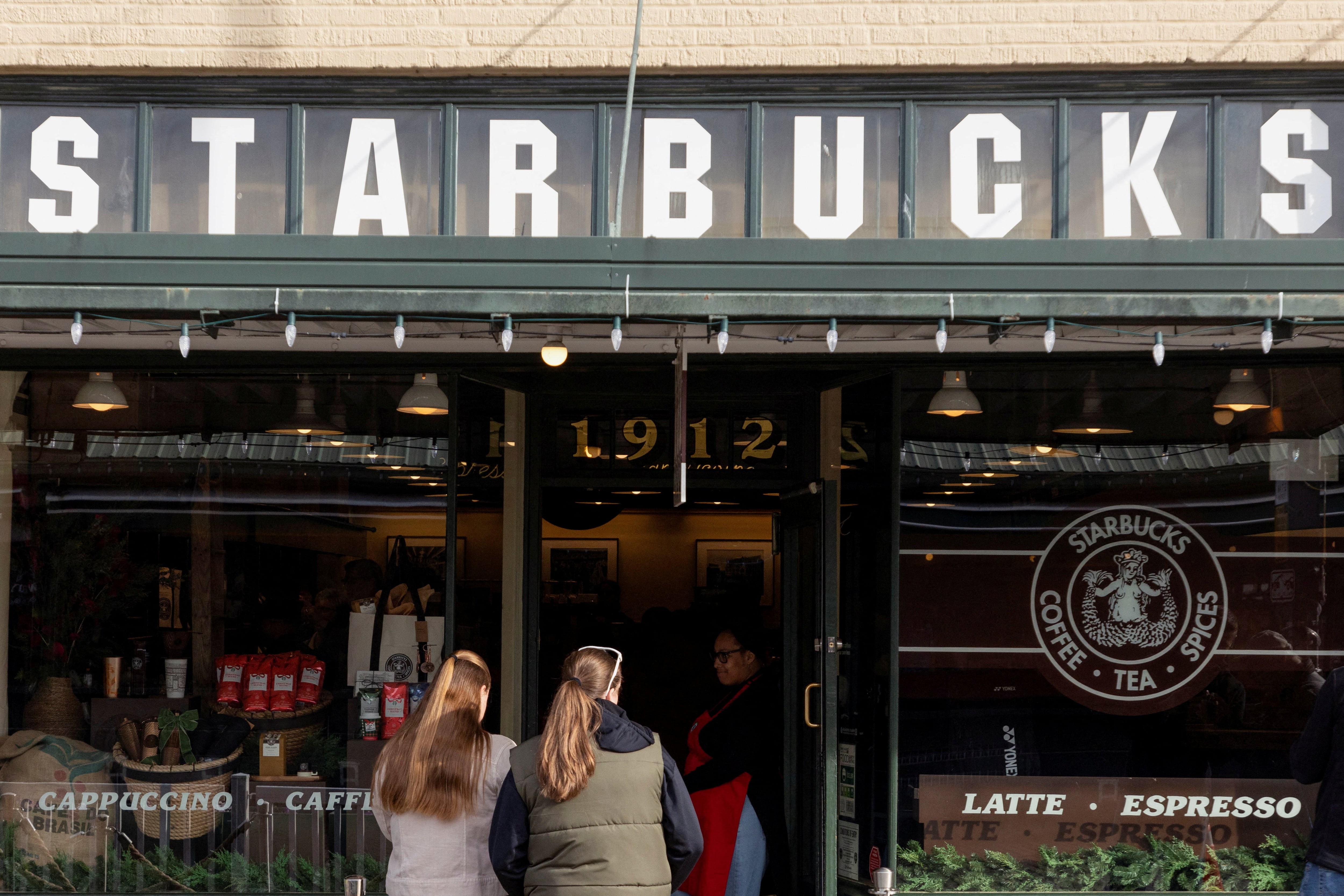 Starbucks echa el cierre a 250 cafeterías en Norteamérica ante su bajo rendimiento