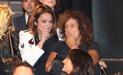 Toñi Moreno y Rosana durante una presentación de un libro en Madrid, el pasado febrero. 