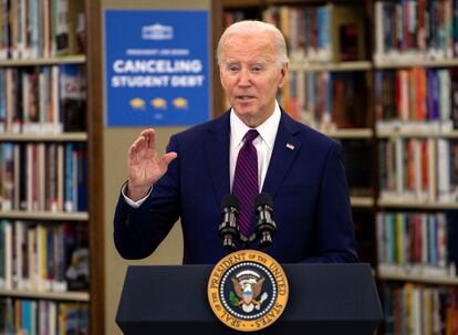 El presidente Joe Biden, durante una intervención pública en la Biblioteca Julian Dixon, de Culver City, el miércoles 21 de febrero.
