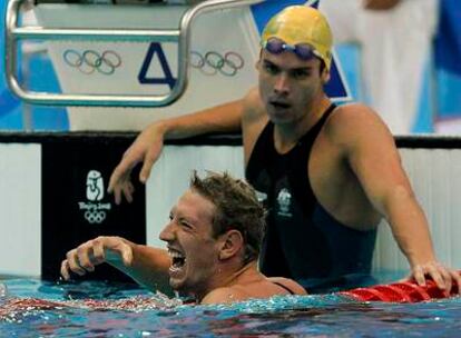 Bernard celebra el triunfo junto a un abatido Sullivan.