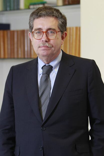 El ministro Mariano Gago, en la Embajada de Portugal.