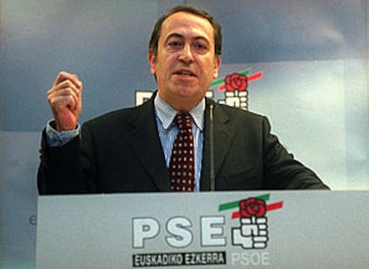 Nicolás Redondo Terreros, durante la rueda de prensa ofrecida en Bilbao.