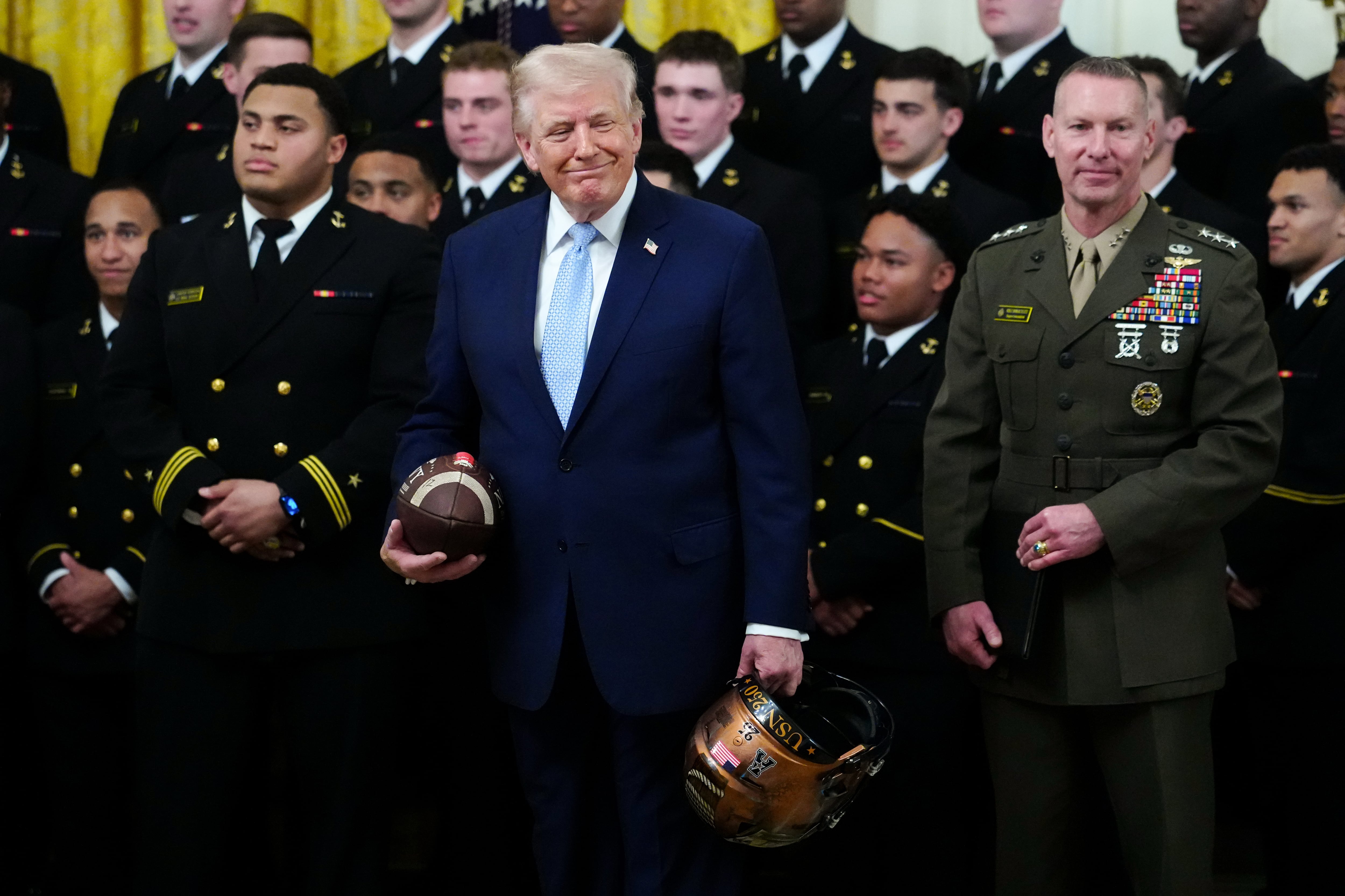 Estados Unidos redobla su presencia militar en el Golfo y envía miles de ‘marines’