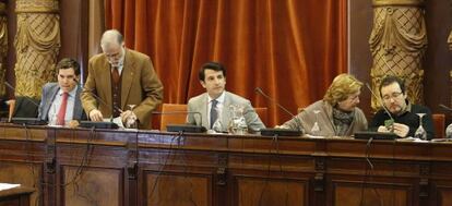 Los concejales del PP en San Sebastián, de izquierda a derecha: Iñigo Arcauz, José Luis Arrúe, Ramón Gómez, Mª José Usandizaga y Vicente García.