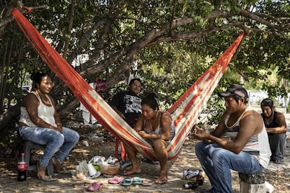 La recuperación de la economía y el turismo en el Estado ha sido lenta, sin embargo, algunas familias comienzan a reunirse nuevamente en sitios como el malecón de Champotón para pasar algunas horas de esparcimiento.