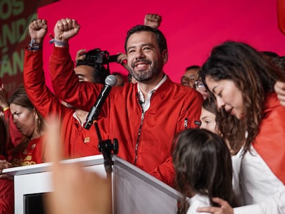 Carlos Fernando Galán, celebrates the election results, at the Colsubsidio Cube, in Bogotá, on October 29, 2023.