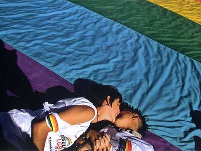 Dos mujeres durante la celebración del Orgullo Gay en Brasilia en el año 2005.