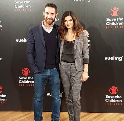 Dani Rovira y Clara Lago mantienen la amistad pese a su ruptura el pasado mes de mayo. La pareja de actores llevaba saliendo desde que rodaron juntos la película ‘Ocho apellidos vascos’, en 2014. La pasada primavera decidieron tomar caminos separados, pero a Rovira y Lago les une todavía su compromiso social. Ambos son los fundadores de la organización solidaria Ochotumbao y el pasado mes de noviembre coincidieron en un evento de Save the children. Unos días antes, la actriz publicaba en su Instagram una foto de ambos para felicitar a Rovira por su cumpleaños.