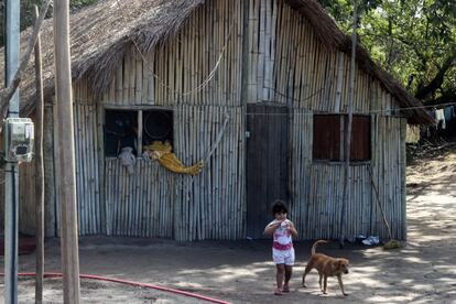 La aldea de Maricá es una comunidad indígena formada por 17 familias y 20 niños que sobrevive de la artesanía y del cultivo cerca de Río de Janeiro.