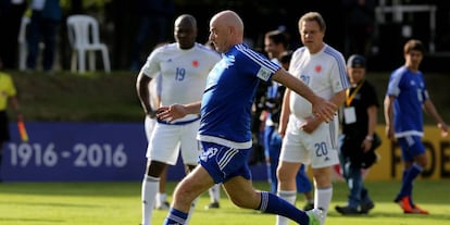 Gianni Infantino num jogo de futebol em Bogotá.