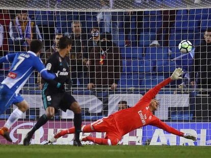 Gerard Moreno marca el gol del triunfo ante el Madrid. 