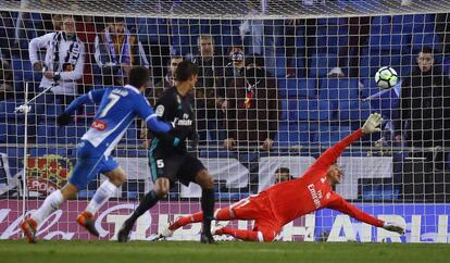 Gerard Moreno marca el gol del triunfo ante el Madrid. 
