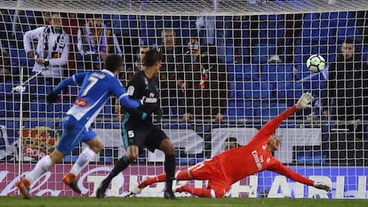 Gerard Moreno marca el gol del triunfo ante el Madrid. 