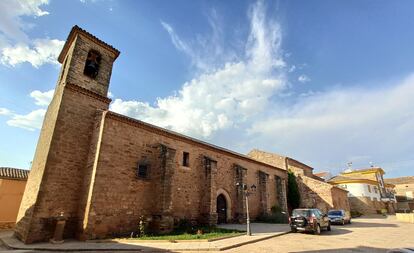 Iglesia de San Sebastián en la plaza mayor de Villapalacios, Albacete.