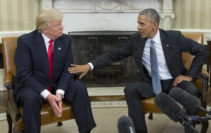 Barack Obama recibió a Donald Trump el pasado 10 de noviembre en la Casa Blanca para dar comienzo al proceso de transferencia de poderes que culminó con su toma de poder del 20 de enero. Durante el encuentro, fue visible el esfuerzo de ambos. Obama, por separar entre la pésima opinión que le merecía su sucesor y el deber institucional de garantizar su acceso al poder. Trump, por dotarse de una seriedad y un ropaje presidencial en las antípodas de lo que había demostrado en la campaña electoral.