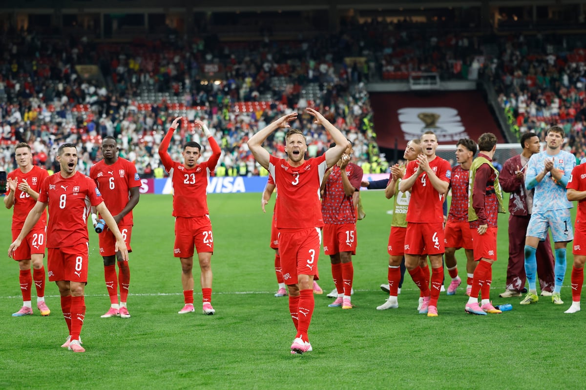 Manzambi renueva a la vieja Suiza, que cruza su Rubicón y avanza a los octavos de final