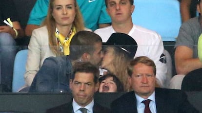 Gerard Pique y Shakira, con su hijo Milan en Maracan&aacute;.
 