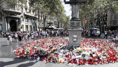 Homenaje en La Rambla de Barcelona días después de los atentados.