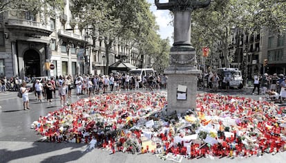 Homenaje en La Rambla de Barcelona días después de los atentados.