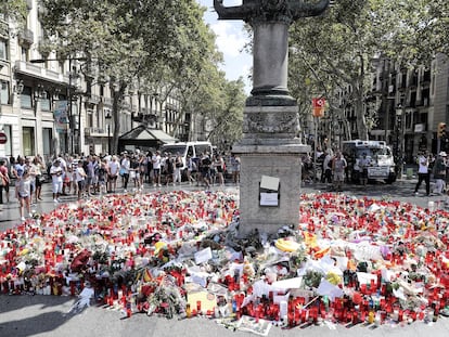 Homenaje en La Rambla de Barcelona días después de los atentados.