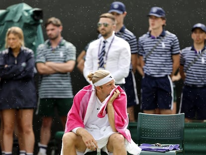 Davidovich, durante el partido contra Rune en el All England Tennis Lawn & Croquet Club.