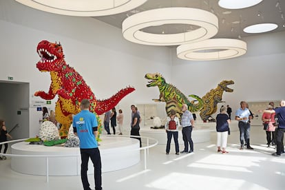 Dinosaurs made with Lego.