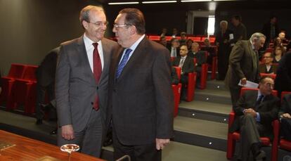 Moisés Jiménez y José Enrique Garrigós, ayer en la sede de la Cámara de Alicante.