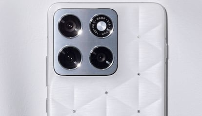 Motorola Edge 70 con cristales de Swarovski