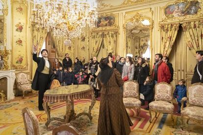 Visita teatralizada al salón del palacio de Fernán Núñez. Foto cedida por la Comunidad de Madrid.