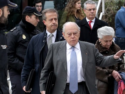 Jordi Pujol y Marta Ferrusola salen de la Audiencia Nacional, en febrero de 2016.