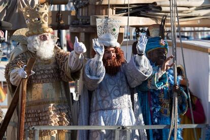 Los Reyes Magos llegan a Barcelona, donde participarán en la tradicional Cabalgata que recorrerá el centro de la Ciudad Condal.