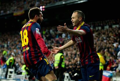 Iniesta celebra el 0 a 1 con Jordi Alba 