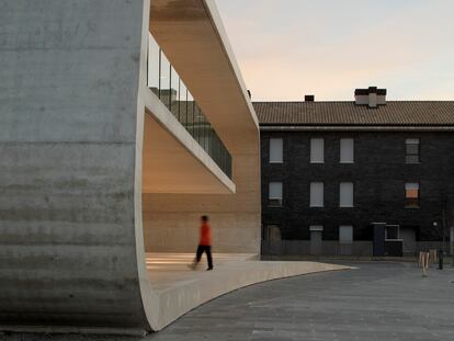 ¿Un suelo y un techo hacen un edificio?