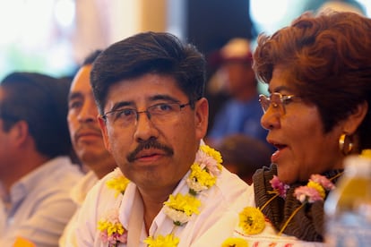 Hugo Aguilar Ortiz durante el cierre de su campaña en San Agustín Tlacotepec, Oaxaca.