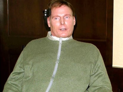 El actor Christopher Reeve, posando durante un homenaje en Nueva York, en 2001. 