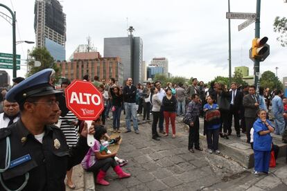 Estampa de la Ciudad de México tras un temblor en mayo