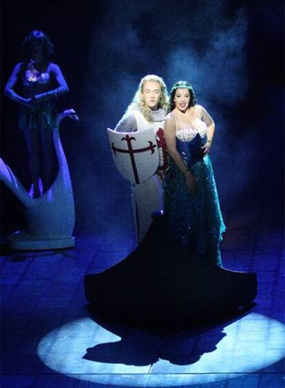 Sir Lancelot y la Dama del Lago en <i>Spamalot.</i>