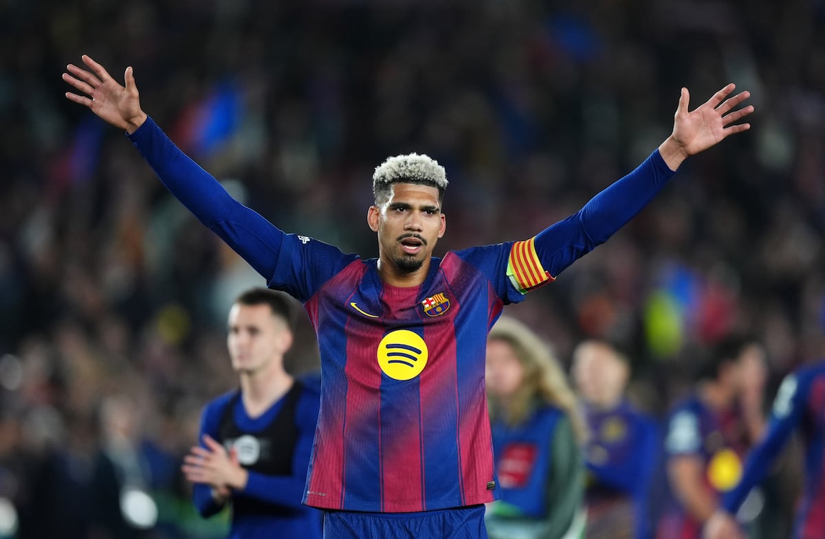 Araujo, cedido al Liverpool, se entrega a Anfield para olvidar el dolor del Barça