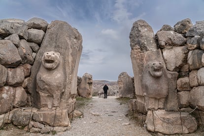 La puerta de los leones, la imagen más conocida de la ciudad hitita de Hattusa (Turquía).