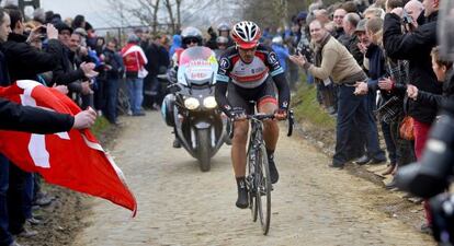 Fabian Cancellara en el pavés. 
 