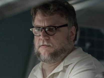 O diretor Guillermo del Toro, na filmagem de ' A Forma da Água'