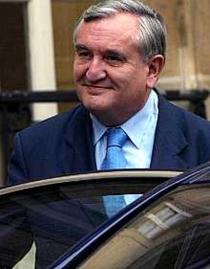 Jean Pierre Raffarin, esta mañana, tras entrevistarse con Jacques Chirac.