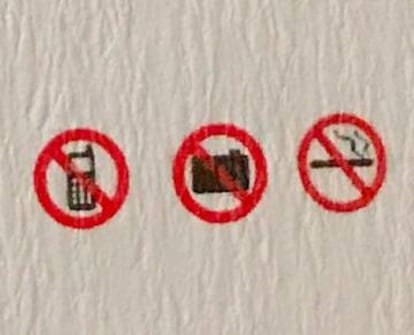 PICTOGRAMAS EN SU CARTA CON TRES PROHIBICIONES, NO FUMAR, NO HABLAR POR TELÉFONO Y NO TOMAR FOTOGRAFÍAS / CAPEL