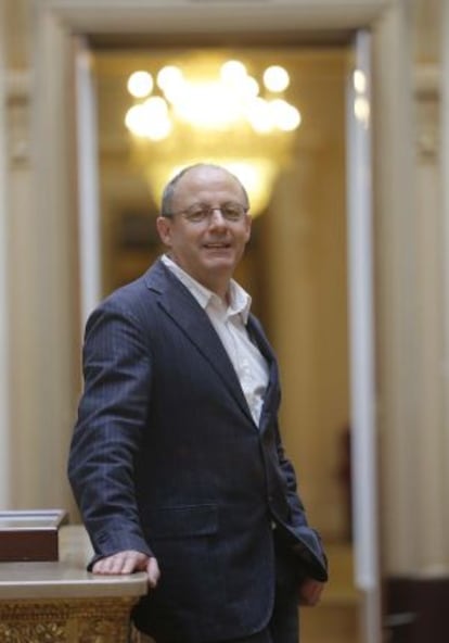 Juan Karlos Izagirre, alcalde de San Sebastián, posa en el Ayuntamiento donostiarra.