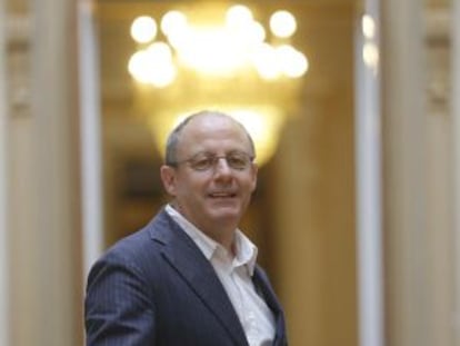 Juan Karlos Izagirre, alcalde de San Sebastián, posa en el Ayuntamiento donostiarra.