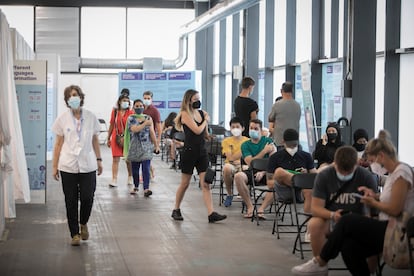 The waiting room of the vaccination center at the Fira de Barcelona convention center. 